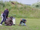 IMGP1654  de 'sitter' fast! de pile..der skal trækkes igennem for at få dem ud