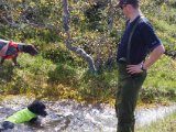 IMGP2000  der er T-shirt +shorts hed sommer type vejr..hunde har brug for MEGET vand og svaler sig i alle vandhuller de kan finde
