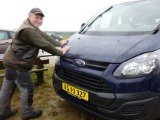 DSC03536  Bil i vejen, den skubber Aksel da snilt væk