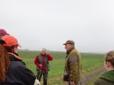 DSC04555  Her næste hold med Breton Loke der er blevet skudt over. Ja det tog bare Hap' 2min at starte op krydse stor mark og fare ind foran Allans Hetja der havde stand = roger over and out og ødelagt det for Hetja.. der dog heldigvis fik revanceret sig senere  (prøvede ellers fløjte vend og stop,. men skulle måske have forsøgt løbe efter ham og råbe (selv om dommer havde briefet = no no) = men de første ca 10min er han så pumpet af adrenalin at amok er ordet.. havde ellers haft ham ude 15-20min på mark i århus får prøven = hjælper ikke noget )