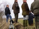 DSC04580  kig langt..men når hunden har 'presset alt tarmindholdet op i hovedregionen' så er det no mercy .. Håber Erling har tid at tage ham ind til noget 'efterskole uddannelse' så sekundering (eller i det mindste effektiv stop) kan proppes in skallen på køter