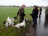 DSC04330  Erling hundholder .. 7-8 stykker til sidst .. mens der sendes chauffør stafet efter biler