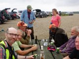 DSC05233  Pause og prøver at lokke bæver hojt i nogen.. Poul har prøvet = det kan han ikke li. Tom får dem ned og med vrænget ansigt