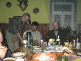 P1010637  Den russiske løltnant fra tidl. røde arme,  prøver at hælde pepperrod vodka op til Per og mig ... purrrrrGG