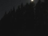 IMG 1270  Lidt lidt rystet ..pandelygte og ½måne.. presset lidt mer lys ud af billede så trærækken på 'min' side af elven skimtes i baggrunden