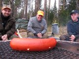 IMG 2771  Bertil tycker om jättekorv!!