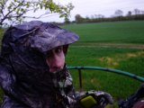 DSC04782  ja få regn poncho på hjælper lidt.. 5:30 skyder nobo tæt på..bliver kun lidt længere i stol