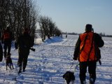 DSC04270  Går efter dyr ude på marken .. men får dem bare skræmt bagud mod V (hvor den anden riffelskytte får et af dem)